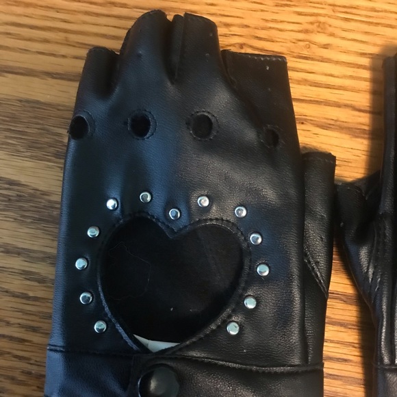 Cute fingerless gloves - Picture 2 of 3